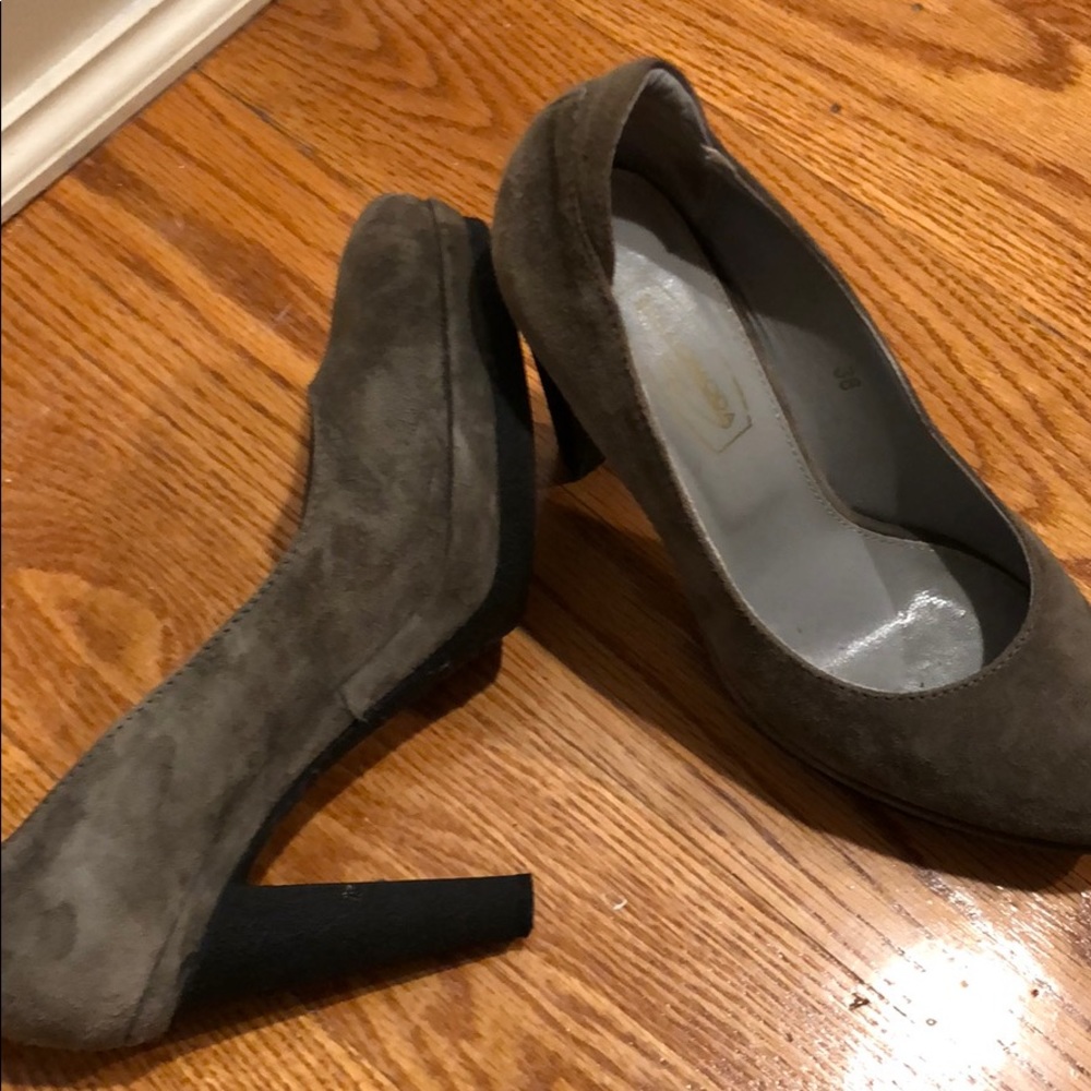Pumps gray suede